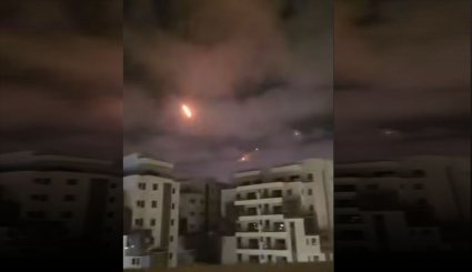 شاهد .. أعنف هجوم صاروخي إيراني على تل أبيب وحيفا