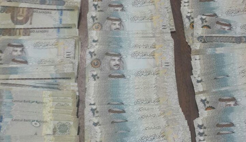 كشف يك ميليارد ارز عربي قاچاق در فرودگاه مشهد + عكس