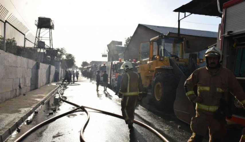 آتش سوزی گسترده در خیابان فداییان اسلام