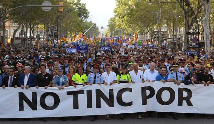 Almost half a million march in Barcelona to condemn terror
