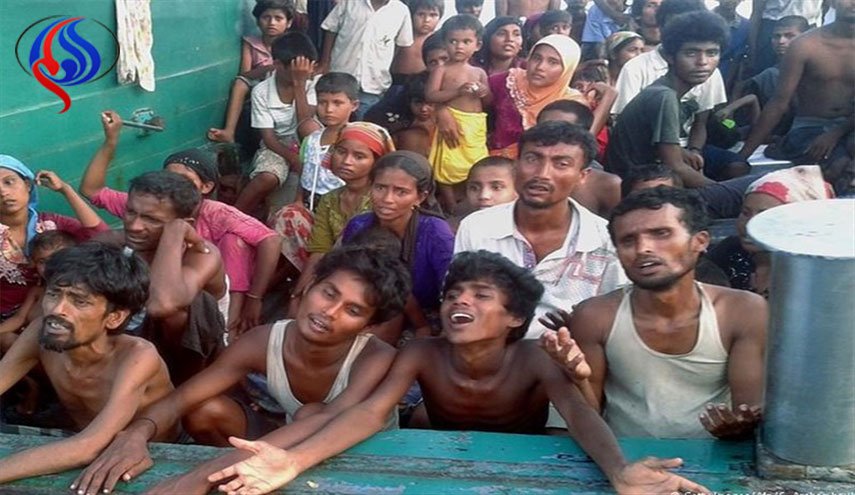 ۳۰۰ هزار مسلمان روهینگیا از خشونت‌های میانمار به بنگلادش فرار می‌کنند