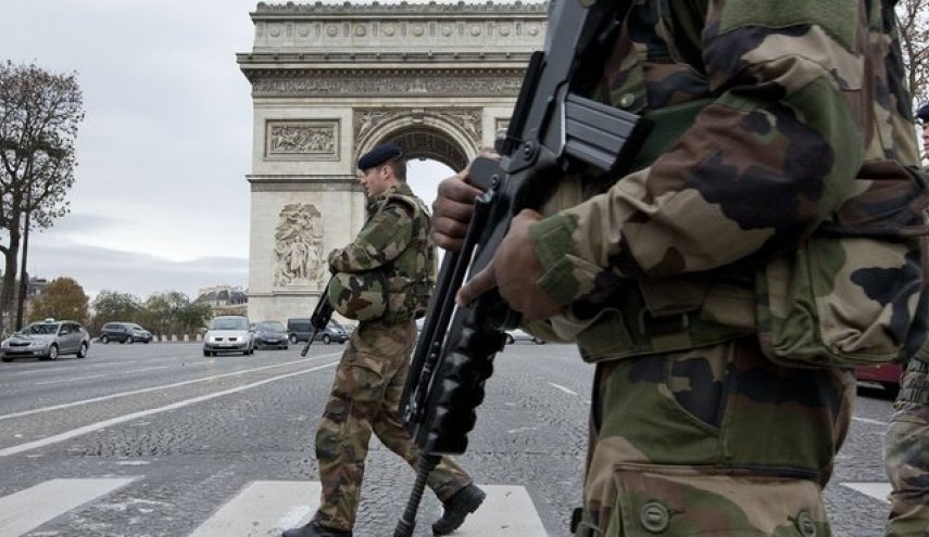 حمله با چاقو در پاریس/ یک نفر بازداشت شد