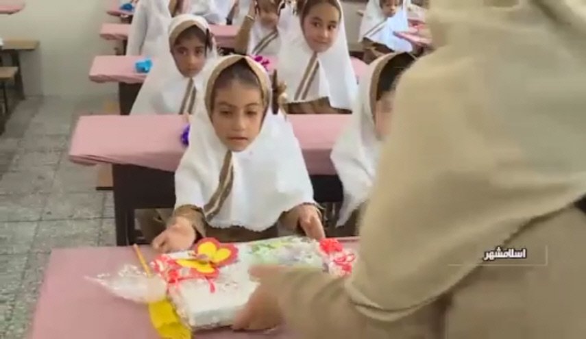 بدایة  العام الدراسي الجدید في ایران