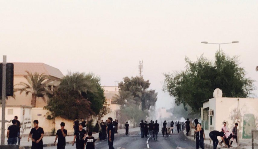 شلیک مستقیم به سمت تظاهرکنندگان بحرینی + تصاویر