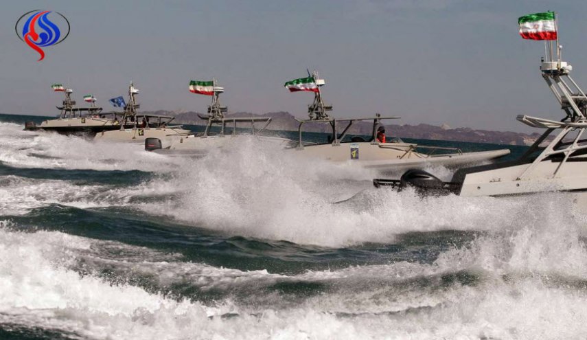 حرس الثورة الاسلامية يستعرض قدراته البحرية في الخليج الفارسي