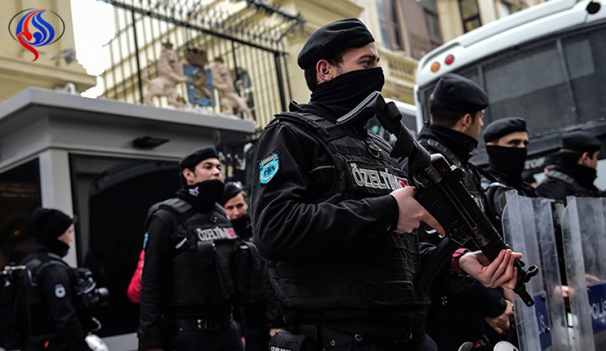 أنقرة: الدبلوماسي الأمريكي محتجز لحين الإفراج عن مواطنين أتراك
