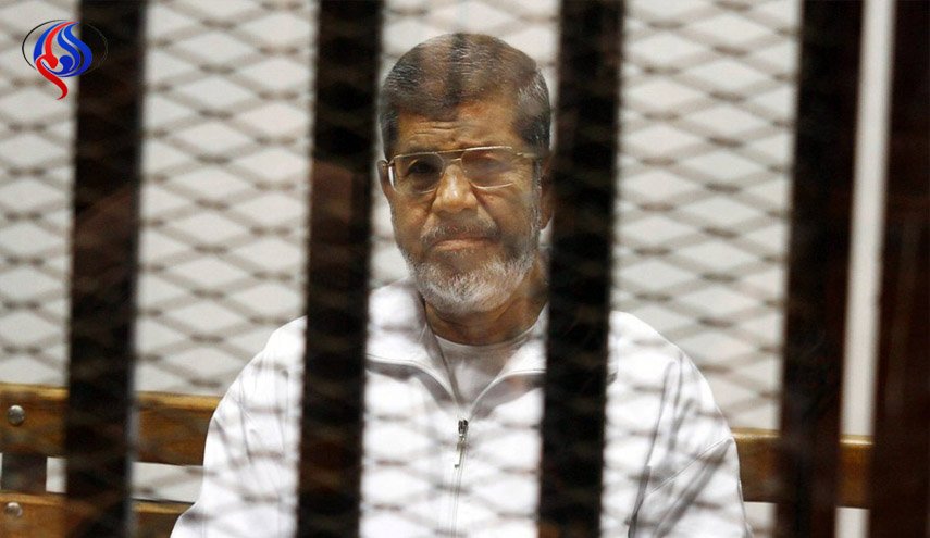 «السجون» تكشف عن حياة محمد مرسي داخل محبسه