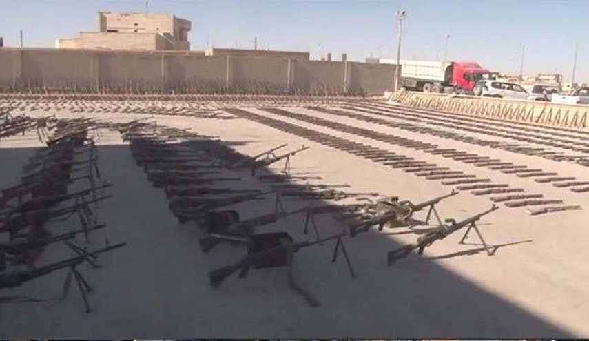 بالصور .. الجيش السوري يعثر على أسلحة إسرائيلية في أوكار  داعش بالميادين