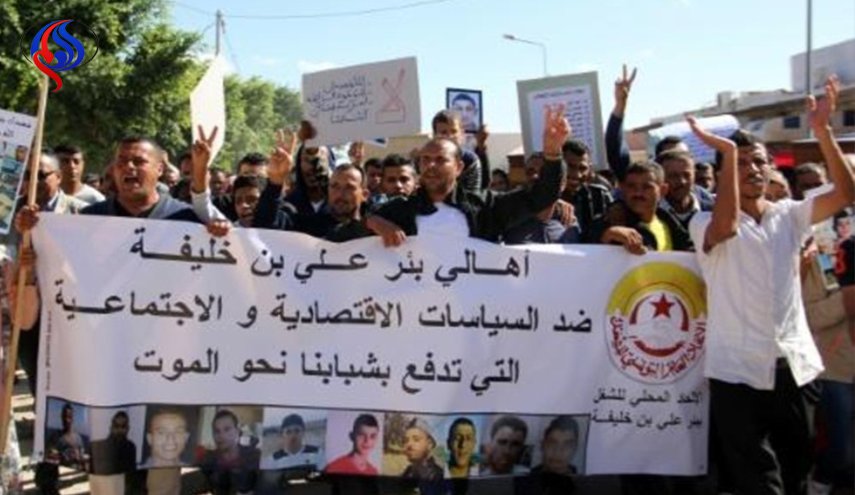 أهالي بلدة تونسية يُطالبون بتحقيق جدي في واقعة غرق مركب أبنائهم