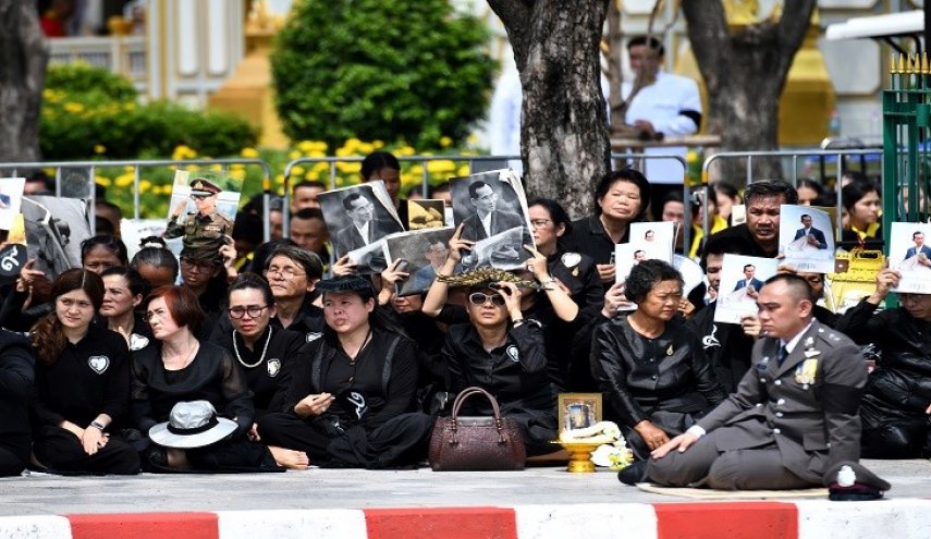 تايلاند تحرق جثمان ملكها بعد عام على وفاته + صور