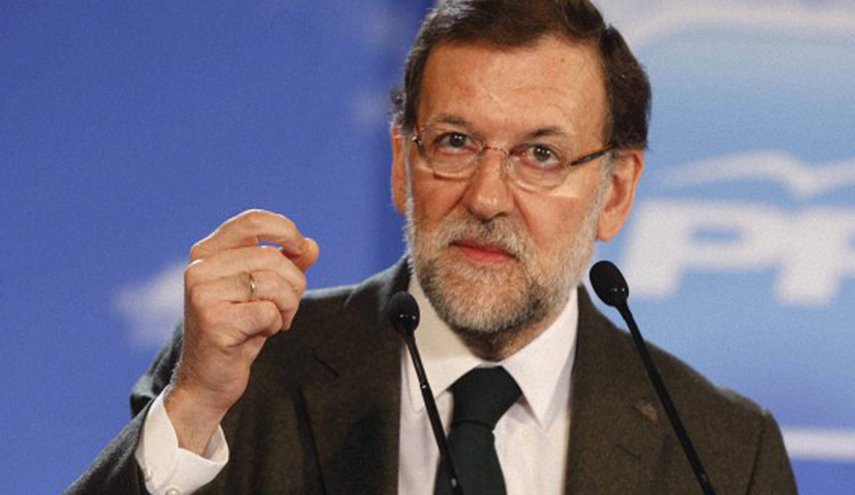 رئيس وزراء إسبانيا يدعو للهدوء بعد إعلان برلمان إقليم كتالونيا الاستقلال