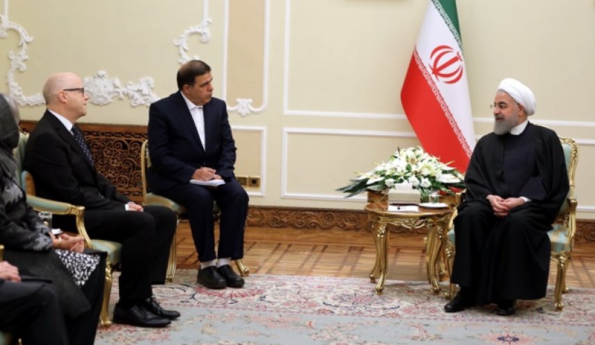 روحاني يؤكد ضرورة تطوير العلاقات السياسية والاقتصادية بين طهران وهلسنكي