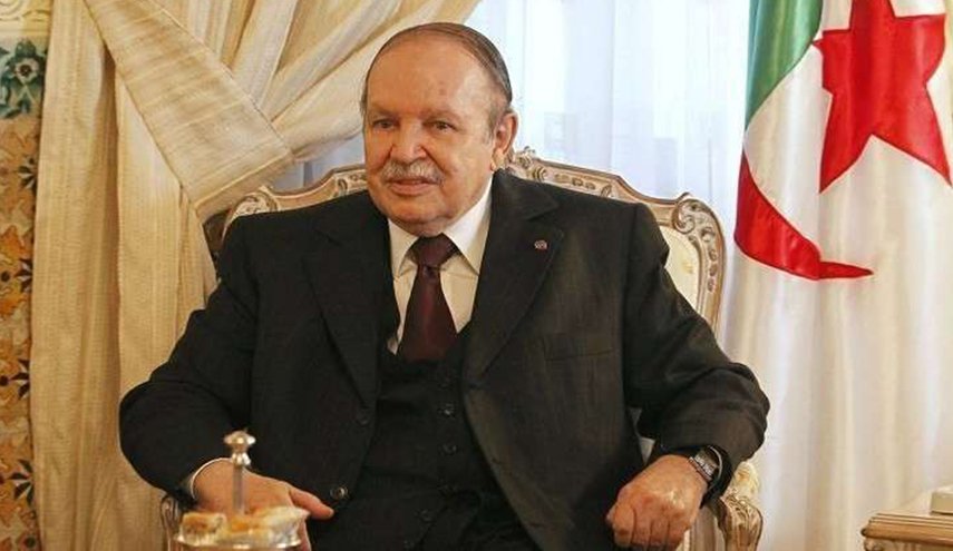 بوتفليقة: الجيش الجزائري يجب أن يبقى بعيدا عن السياسة