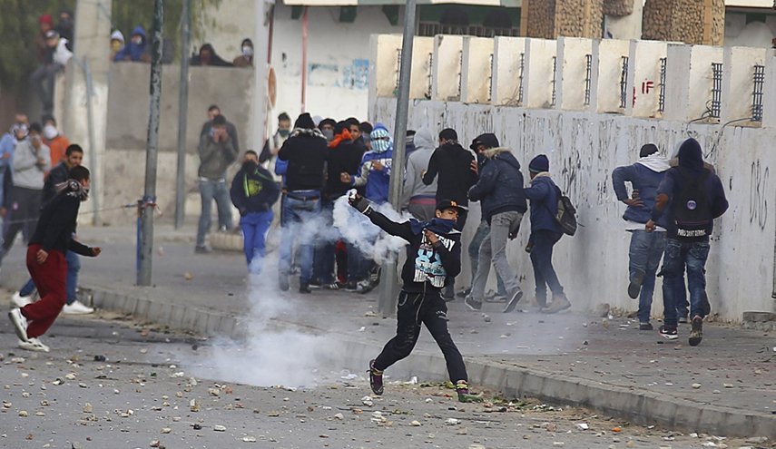 درگیری شدید میان جوانان و نیروهای امنیتی در جنوب شرقی تونس