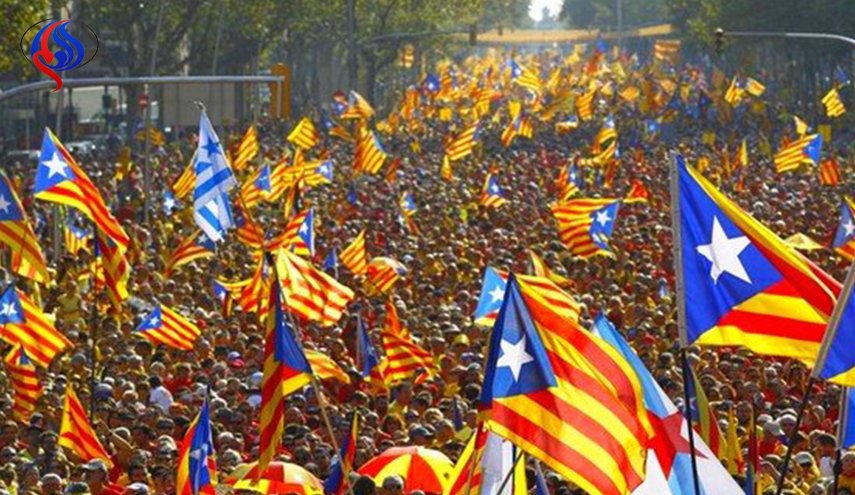 إسبانيا : وضع 8 أعضاء في الحكومة المحلية المقالة بكتالونيا رهن الاعتقال الاحتياطي
