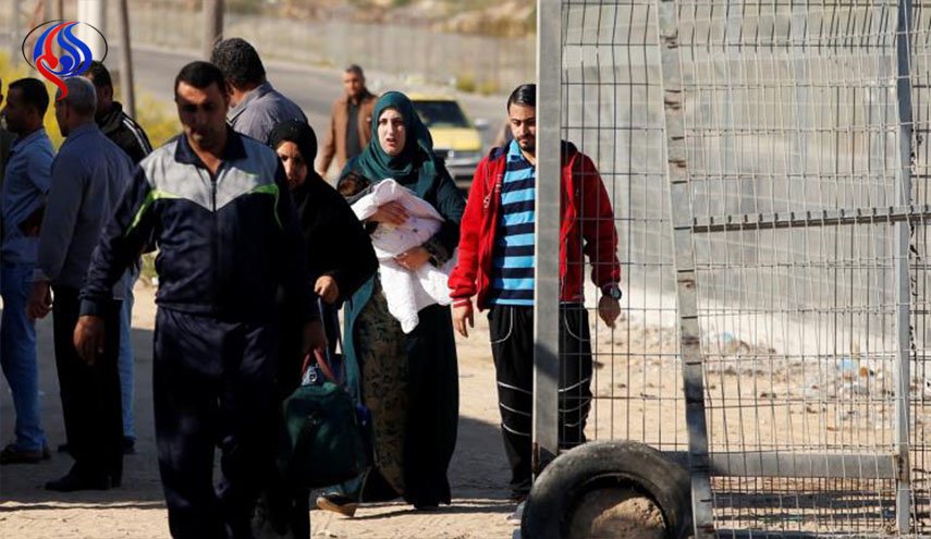 الاحتلال يزيد معاناة المسافرين من غزة عبر الأردن