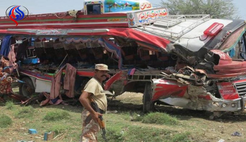 واژگونی اتوبوس در پاکستان 24 کشته برجای گذاشت 