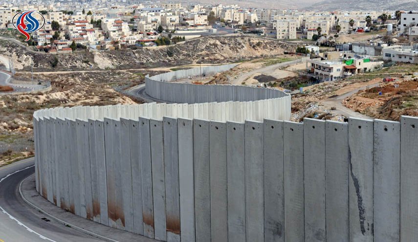 الاحتلال يواصل بناء الجدار الخرساني على حدود غزة