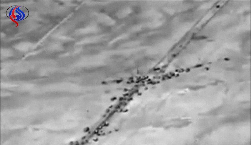 شاهد/ الدفاع الروسية تنشر صورا لفرار داعش من البوكمال 