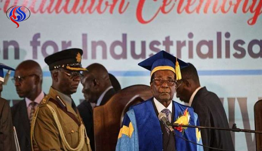 موغابي يظهر للعلن.. والحزب الحاكم يمهد لعزله حال رفضه التنحي