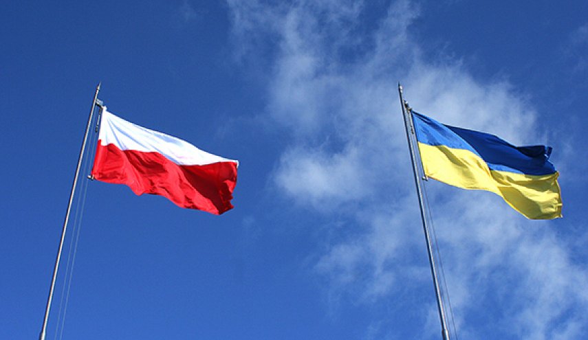 أوكرانيا تستدعي سفير بولندا مع تفاقم الأزمة بينهما