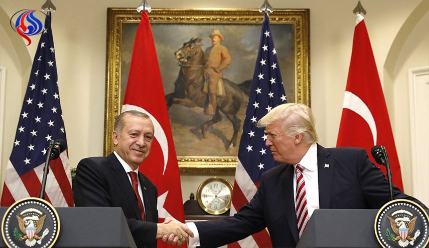 أردوغان وترامب يناقشان هاتفيا التطورات في سوريا