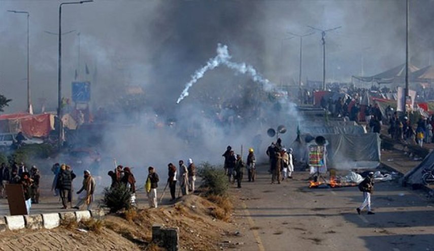 دولت و ارتش پاکستان با معترضان مذاکره می‌کنند