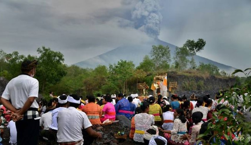 وضعیت اضطراری در جزیره بالی اندونزی/ کوه آگونگ در آستانه انفجار
