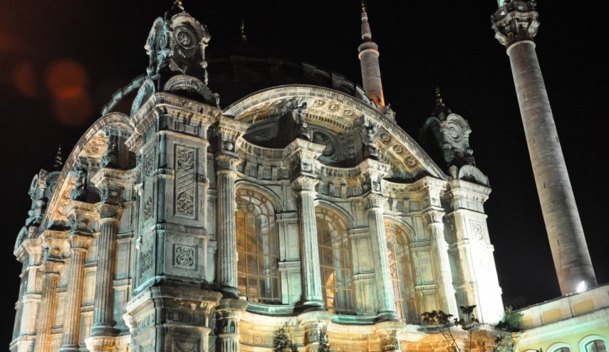 مسجد أورتاكوي في بوسفور في تركيا