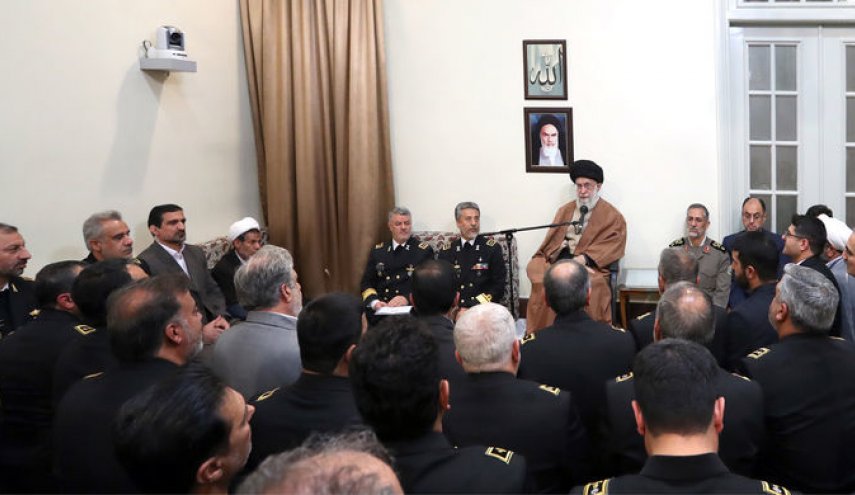 قائد الثورة يستقبل كبار قادة القوة البحرية للجيش الايراني