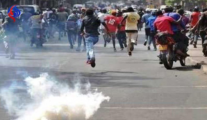 الشرطة في كينيا تستخدم قنابل الغاز قبيل تنصيب الرئيس