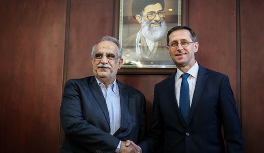 إيران تبرم 3 مذكرات تعاون اقتصادي مع المجر