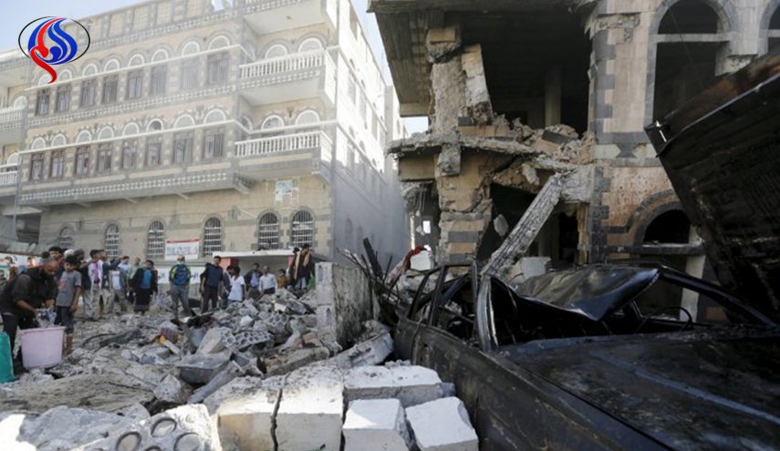 شاهد: هذا ما تبقی من القصر الجمهوري اليمني بعد القصف السعودي