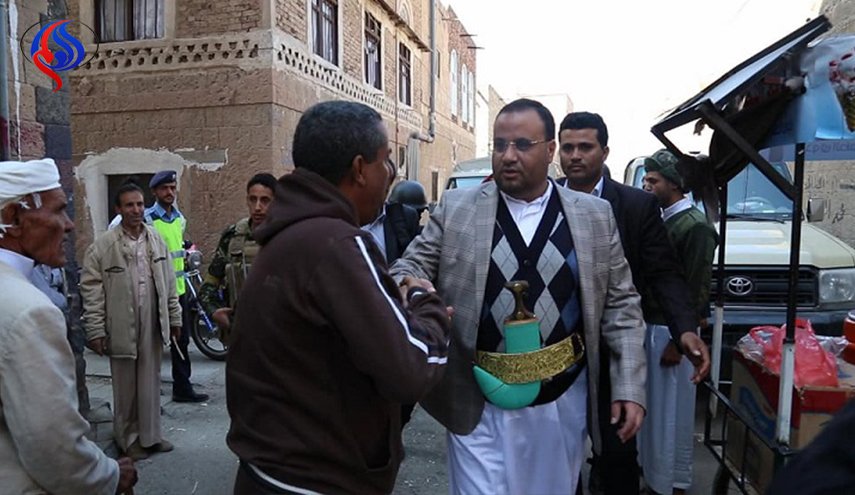 بالصور.. الصماد يتجول في صنعاء متفقدا احوال الناس 