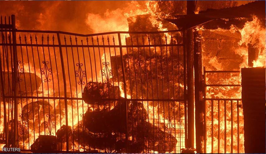 حريق كاليفورنيا.. لقطات مخيفة ومنازل تحولت إلى رماد