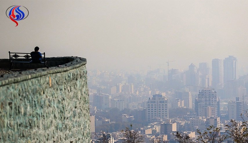 التلوث في طهران يقعد الطلاب في بيوتهم لليوم الثاني على التوالي + صور