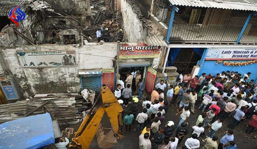 مصرع 12 هنديا جراء حريق وانهيار مبنى في مومباي