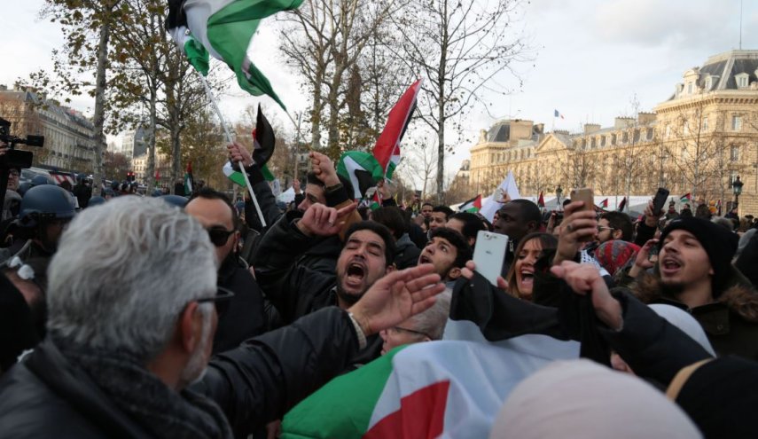 مظاهرات ضخمة في باريس تنديدا لقرار ترامب بشأن القدس المحتلة
