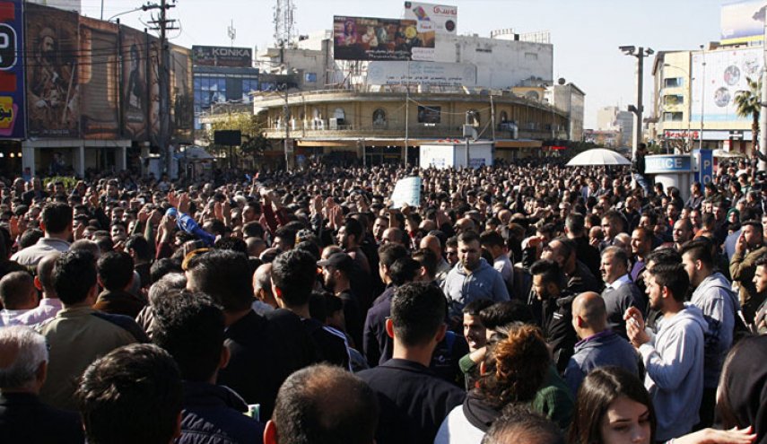 متظاهرون يهاجمون مقرات الأحزاب الكردية في رانية