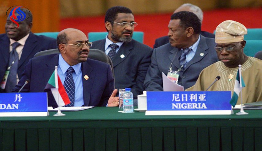 مرشح رئاسي سوداني محتمل يهاجم قانون الاتصالات الجديد