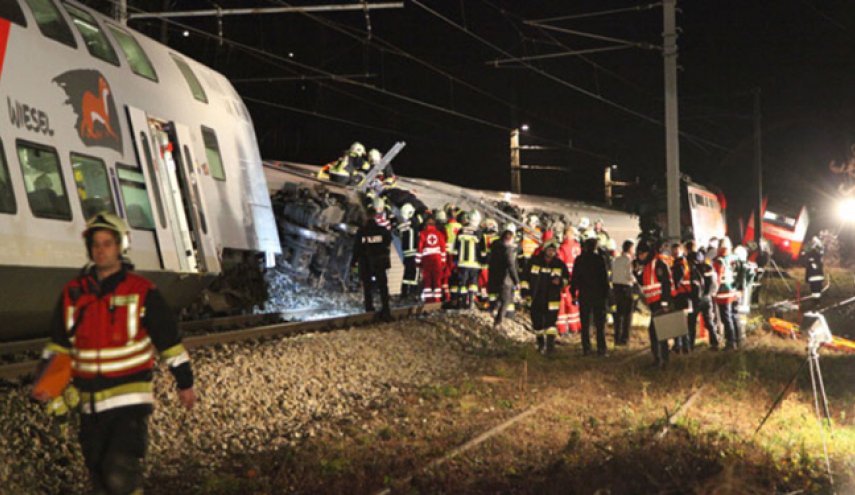 برخورد دو قطار مسافربری در اتریش

