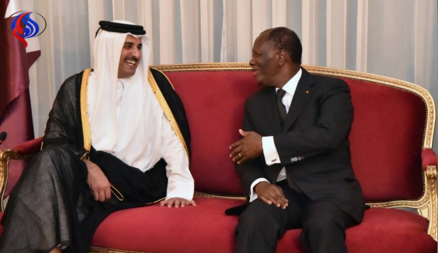 رئيس كوت ديفوار يفاجئ أمير قطر...ماذا حدث للأمير؟