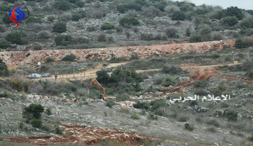 بالصور .. مجموعة صهيونية تخترق السياج الحدودي بين لبنان وفلسطين المحتلة