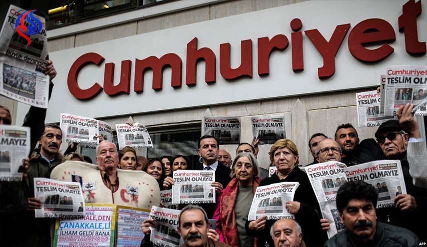 تركيا تستأنف محاكمة صحافيين معارضين وسط توتر حاد