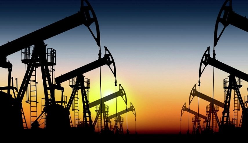 النفط يسجل أعلى مستوياته في عامين ونصف العام