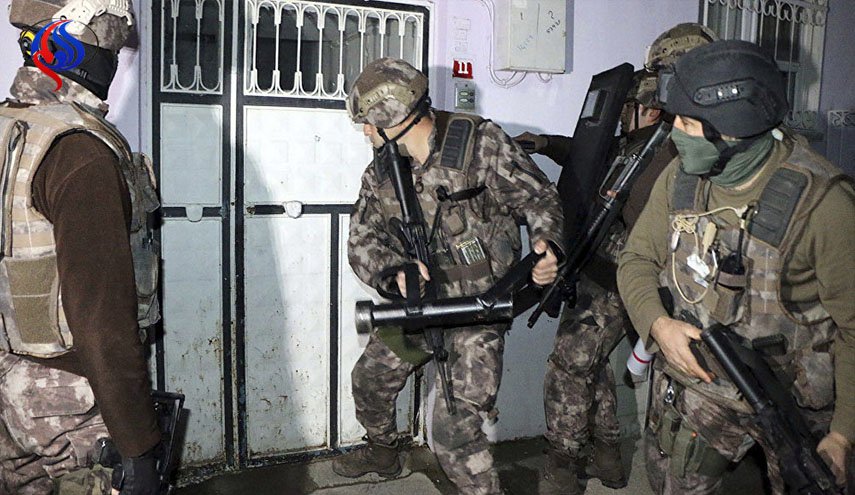 الشرطة التركية تعتقل 20 مشتبهٌا بالانتماء لـ