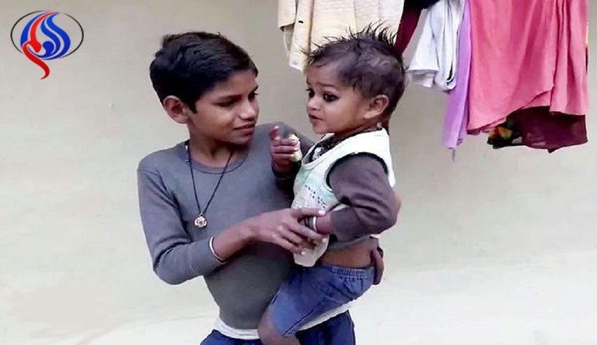 طفل بذيل يتحول الى آلهة في الهند!!