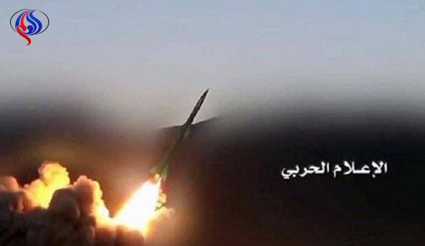 اطلاق صاروخ الصرخة على تجمعات مرتزقة العدوان السعودي بعسير