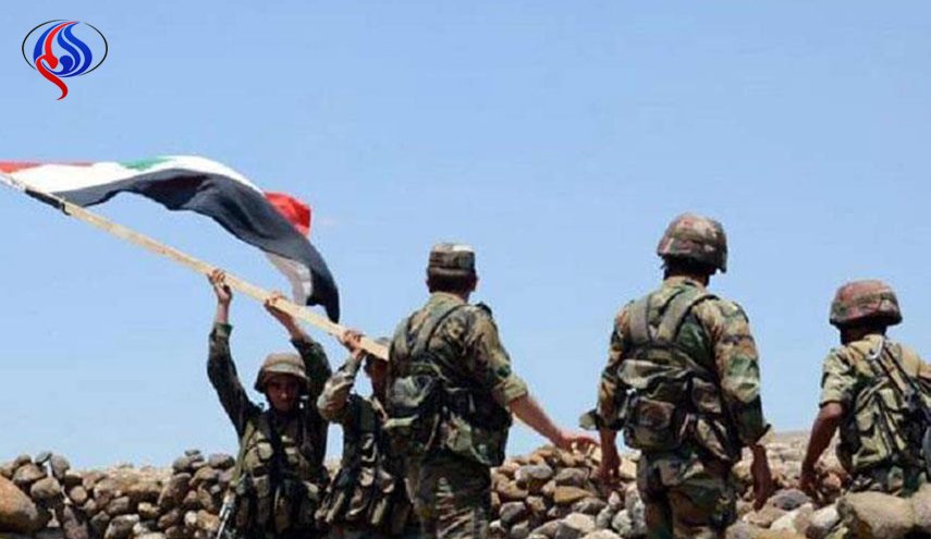 الجيش السوري يحرر عدة قری ويستهدف خطوط امداد المسلحين