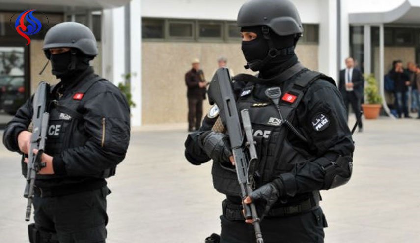 الشرطة التونسية تطلق قنابل الغاز لتفريق محتجين ضد الغلاء 